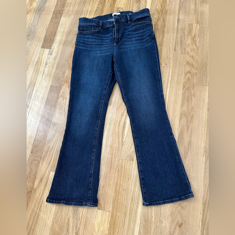 Women’s LOFT jeans. 👖 Size 6. Flare Crop. Worn once. Excellent condition.